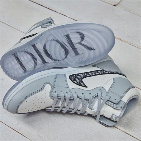 how to buy dior air jordan